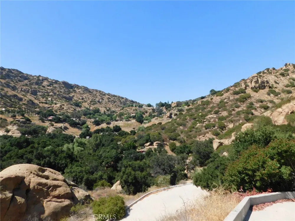 476 Box Canyon Road West Hills, CA 91304