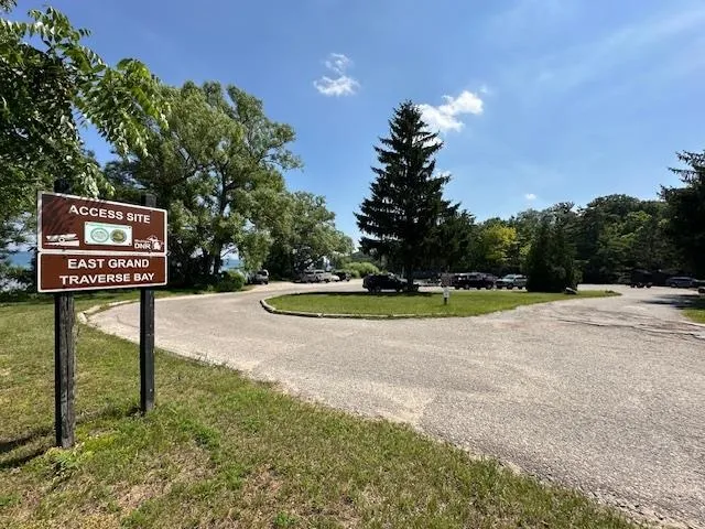 7016 Hilltop Avenue Peninsula Township, MI 49686