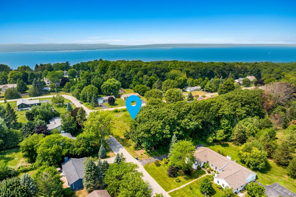 7016 Hilltop Avenue Peninsula Township, MI 49686