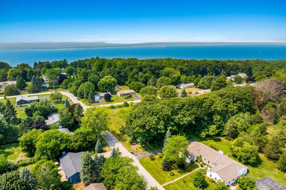 7016 Hilltop Avenue Peninsula Township, MI 49686