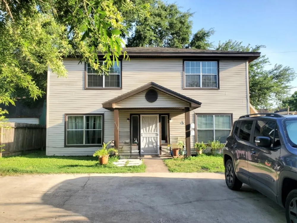 512 Avenue A South Houston, TX 77587