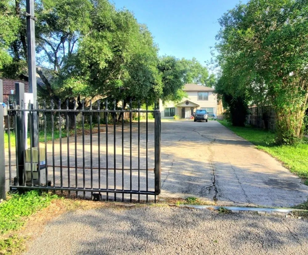512 Avenue A South Houston, TX 77587
