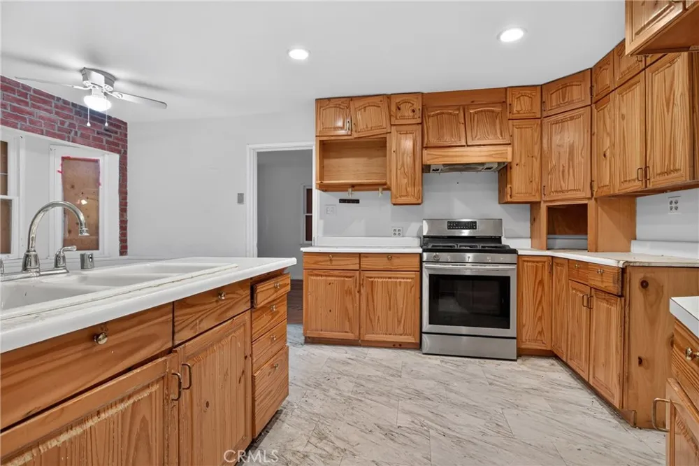 9140 Noble Avenue North Hills, CA 91343