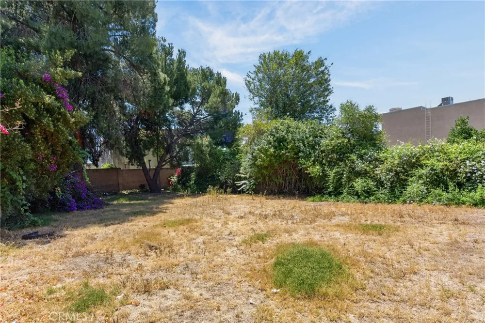 9140 Noble Avenue North Hills, CA 91343