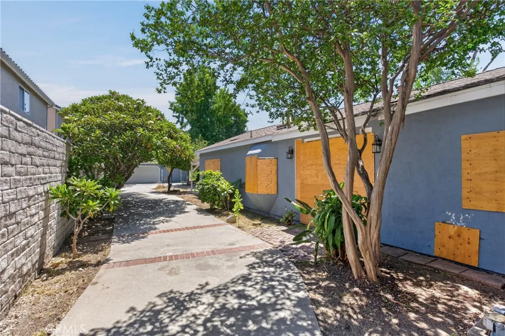 9140 Noble Avenue North Hills, CA 91343