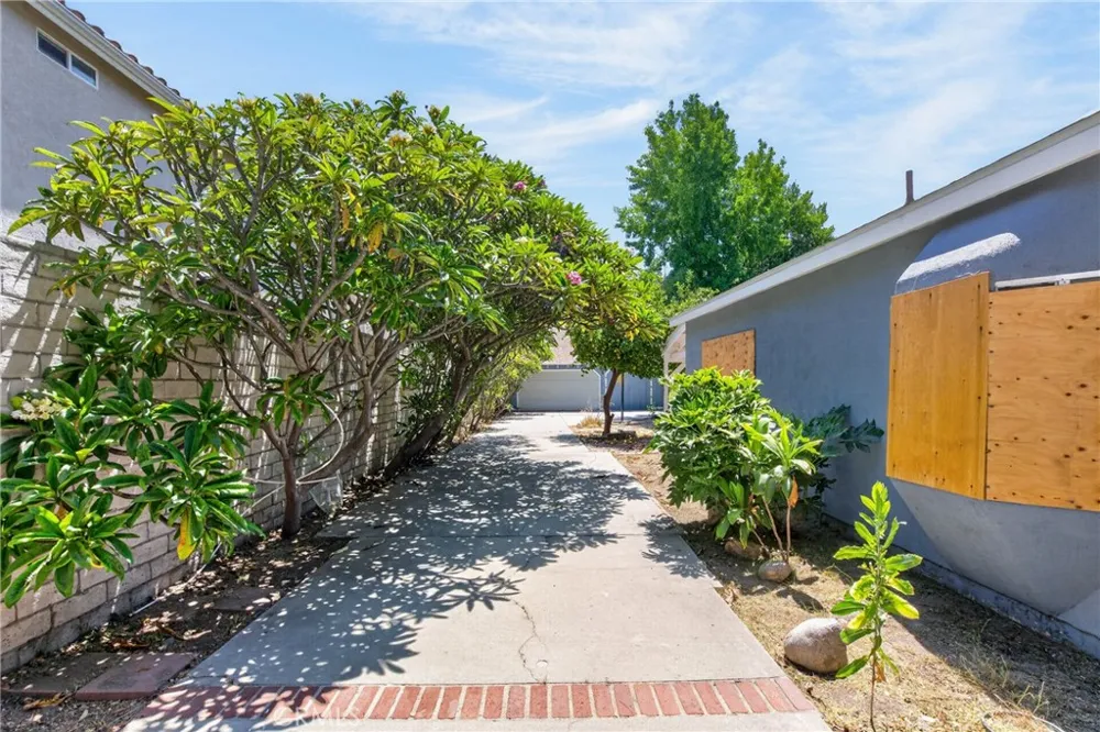 9140 Noble Avenue North Hills, CA 91343