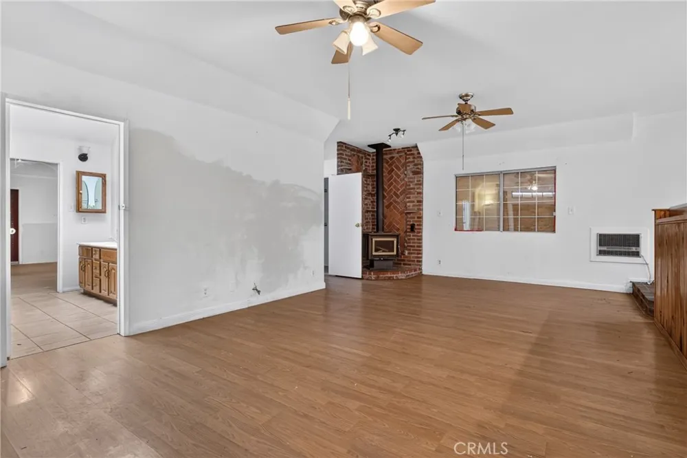 9140 Noble Avenue North Hills, CA 91343
