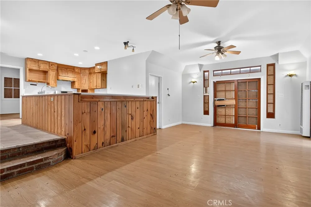 9140 Noble Avenue North Hills, CA 91343