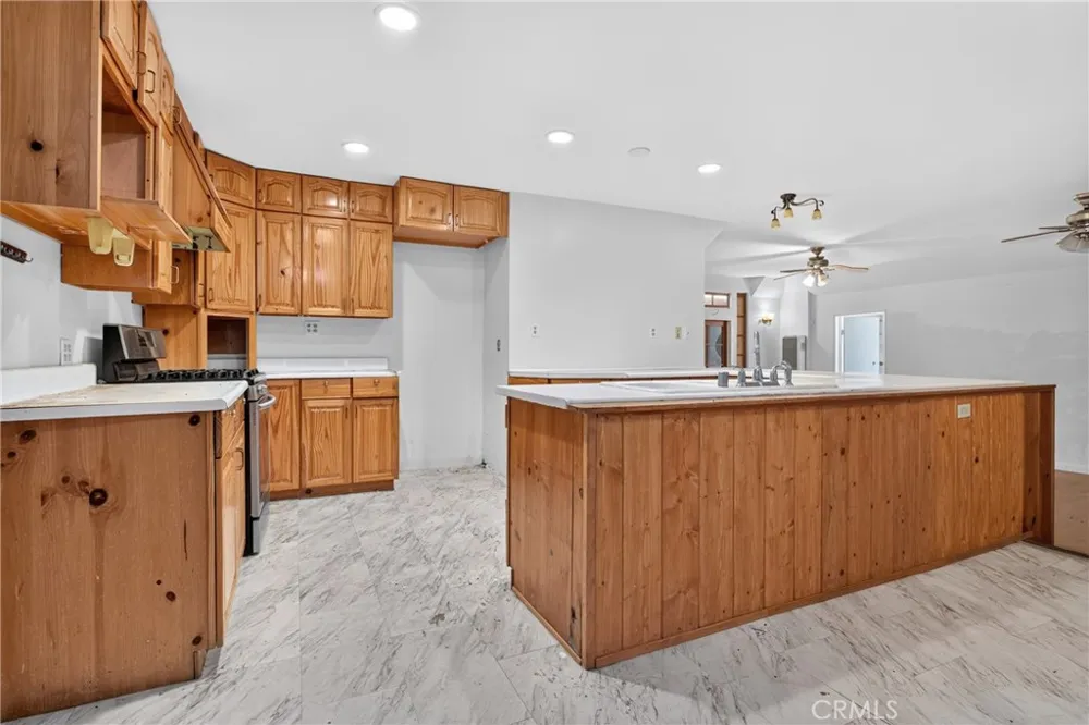 9140 Noble Avenue North Hills, CA 91343