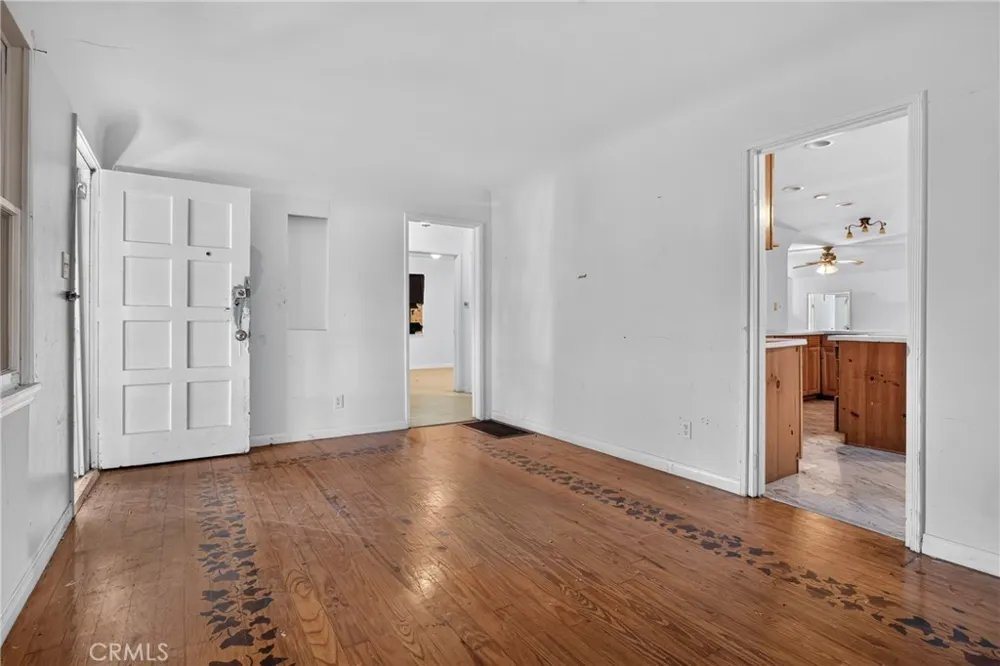9140 Noble Avenue North Hills, CA 91343