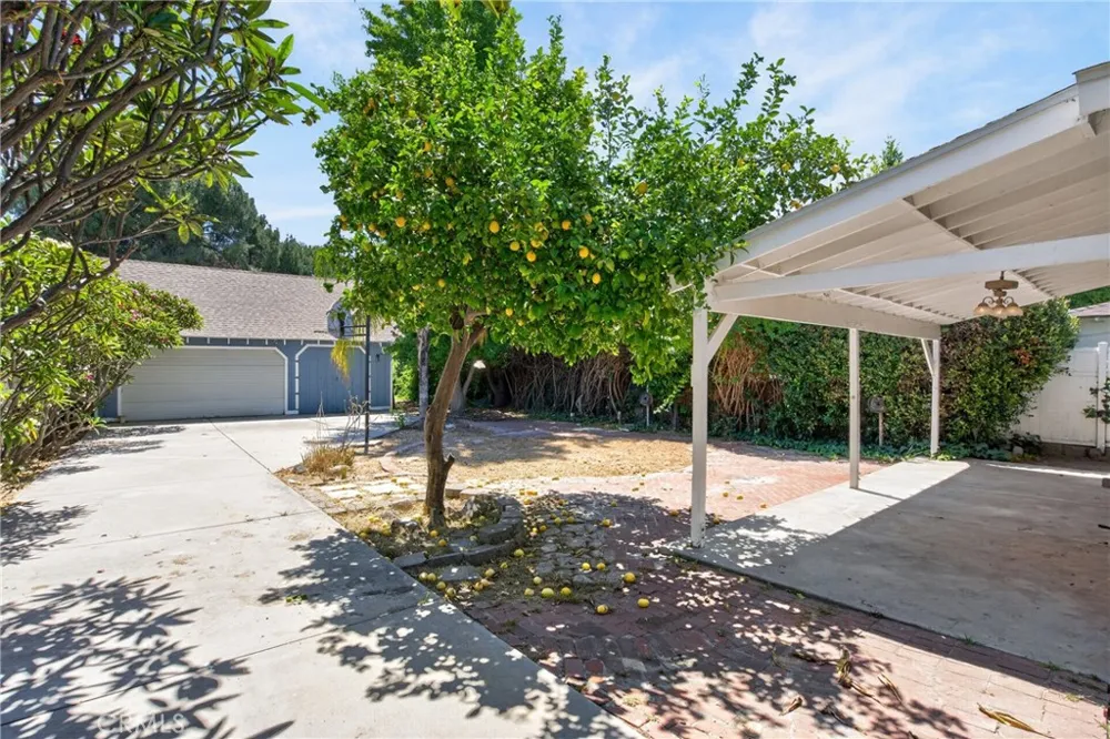 9140 Noble Avenue North Hills, CA 91343