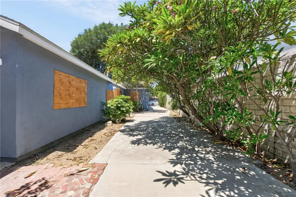 9140 Noble Avenue North Hills, CA 91343