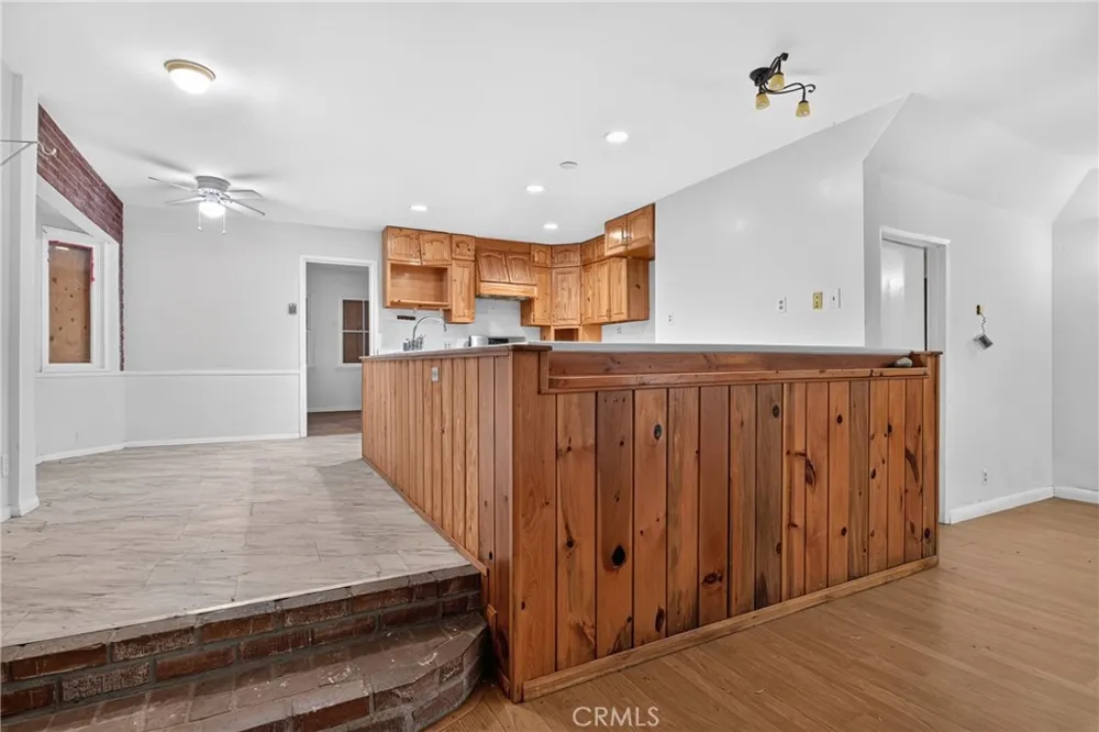 9140 Noble Avenue North Hills, CA 91343