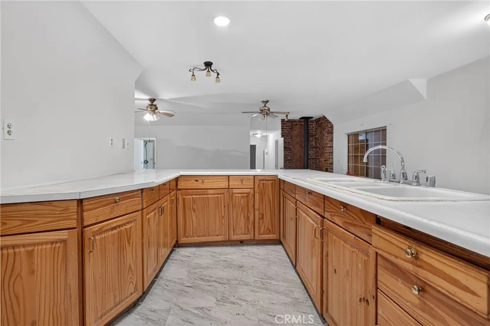9140 Noble Avenue North Hills, CA 91343