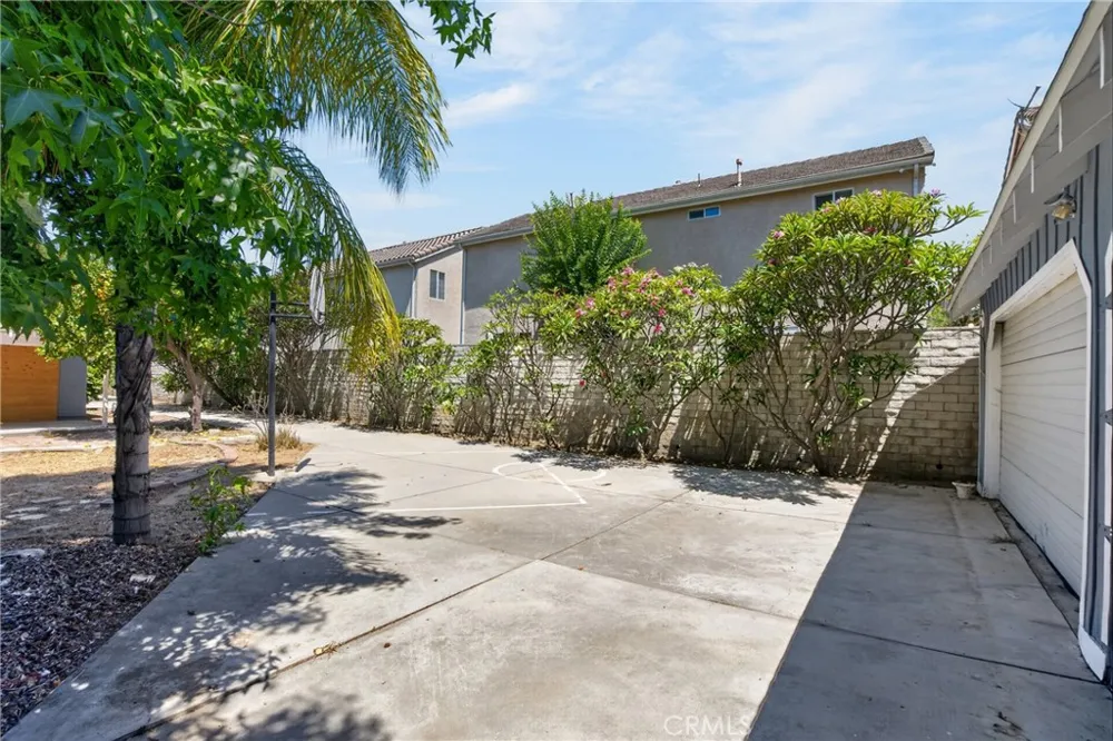 9140 Noble Avenue North Hills, CA 91343