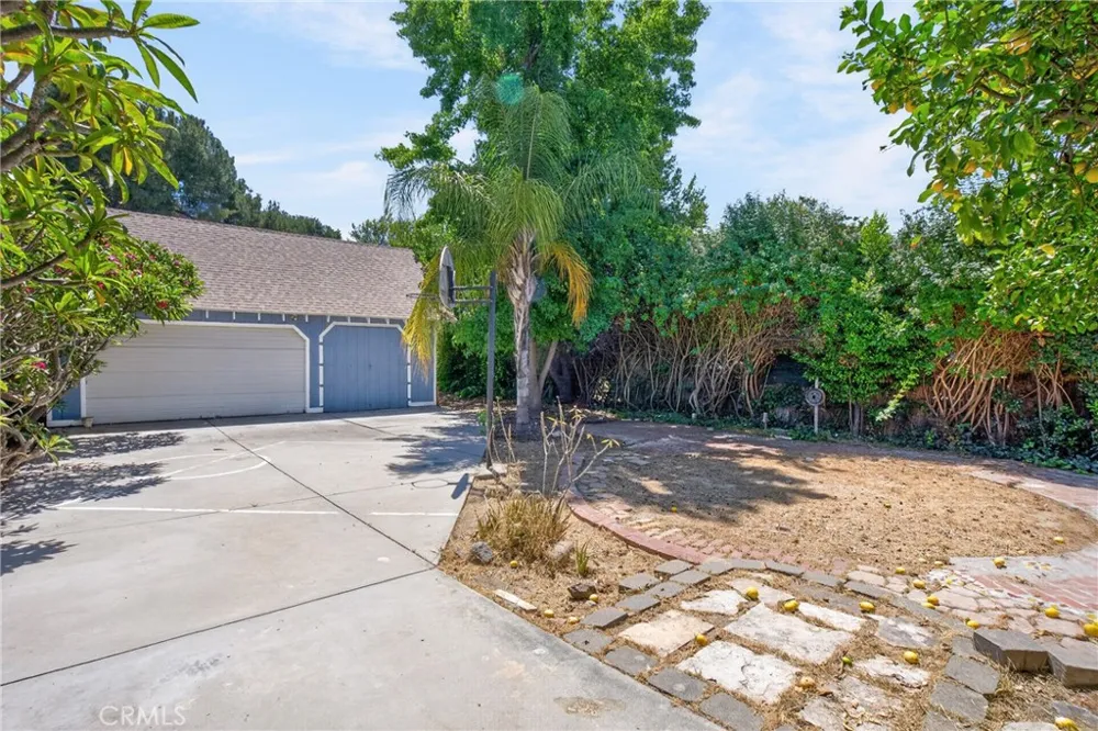 9140 Noble Avenue North Hills, CA 91343