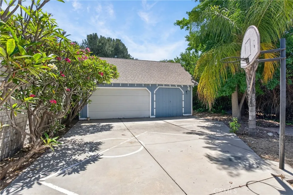 9140 Noble Avenue North Hills, CA 91343