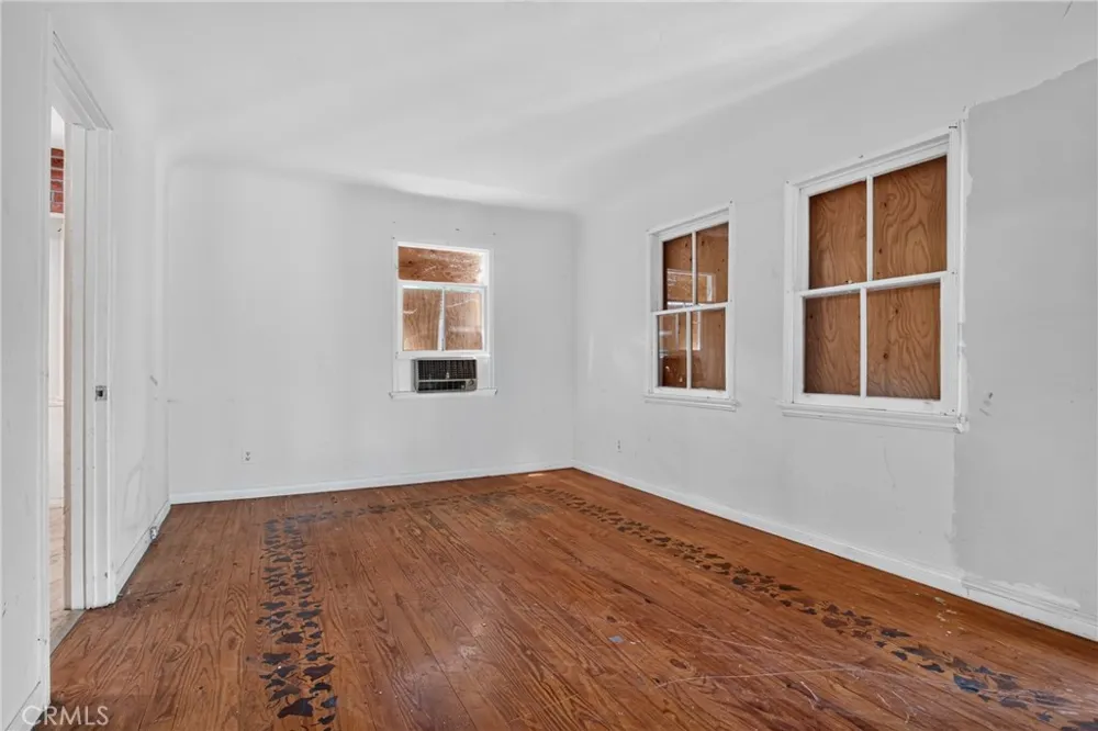 9140 Noble Avenue North Hills, CA 91343