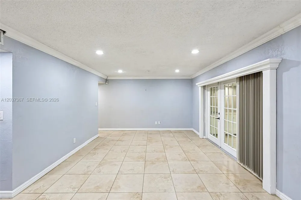 86 Ann Lee Ln Tamarac, FL 33319