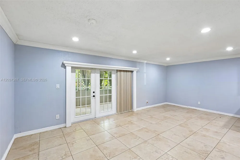 86 Ann Lee Ln Tamarac, FL 33319