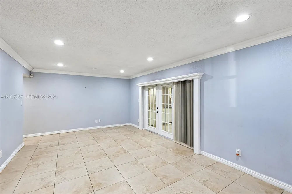 86 Ann Lee Ln Tamarac, FL 33319