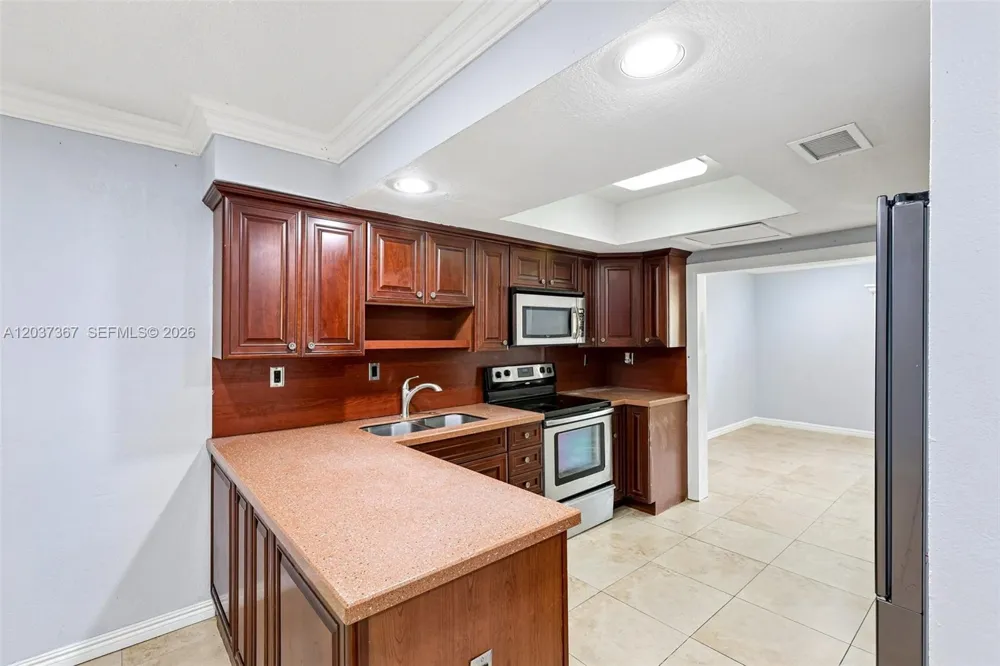86 Ann Lee Ln Tamarac, FL 33319