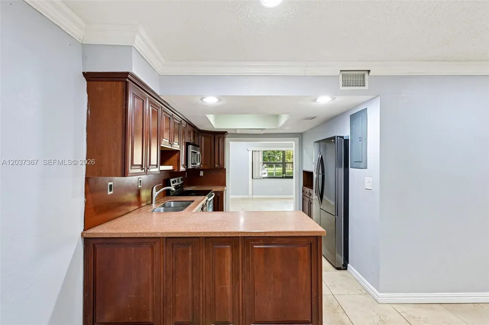 86 Ann Lee Ln Tamarac, FL 33319
