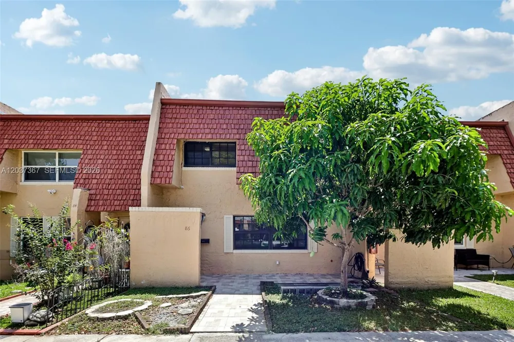 86 Ann Lee Ln Tamarac, FL 33319