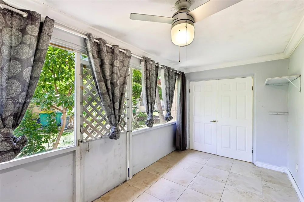 86 Ann Lee Ln Tamarac, FL 33319
