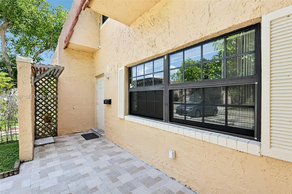 86 Ann Lee Ln Tamarac, FL 33319