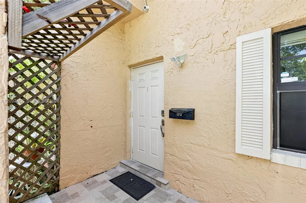 86 Ann Lee Ln Tamarac, FL 33319