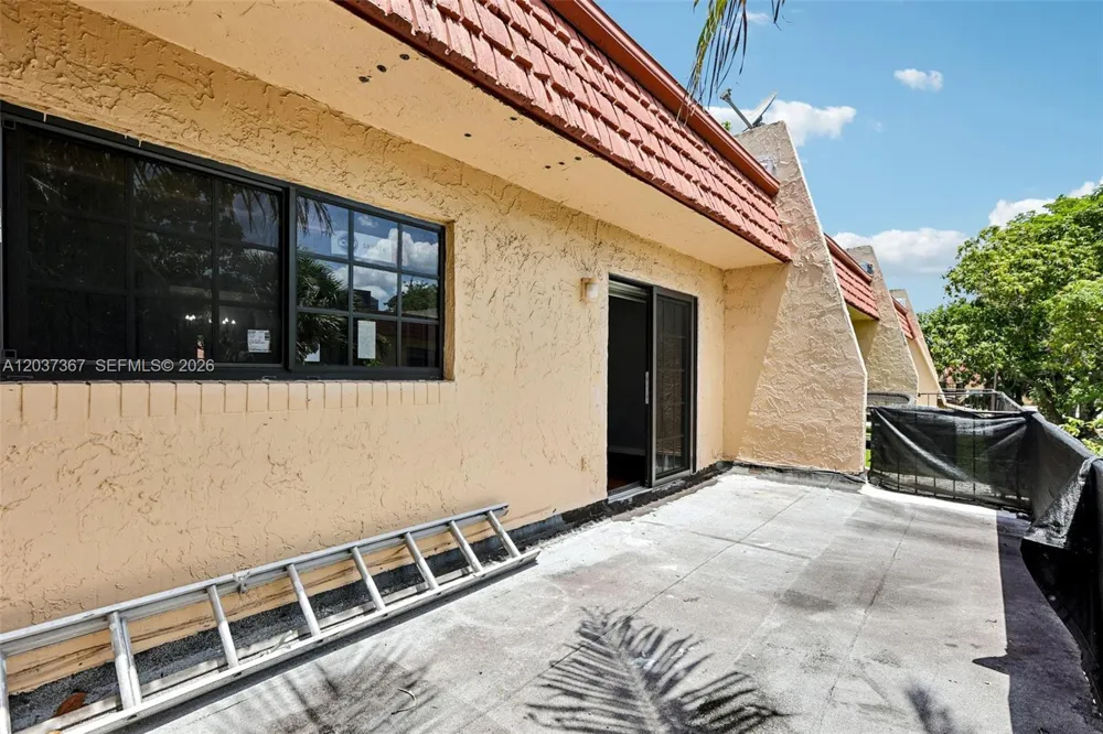 86 Ann Lee Ln Tamarac, FL 33319
