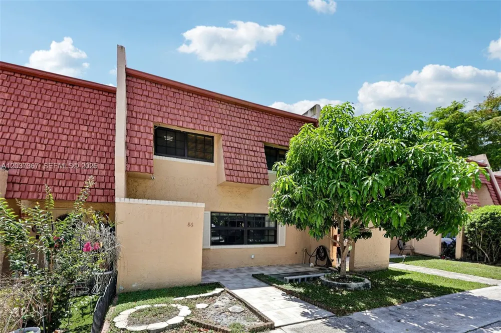 86 Ann Lee Ln Tamarac, FL 33319