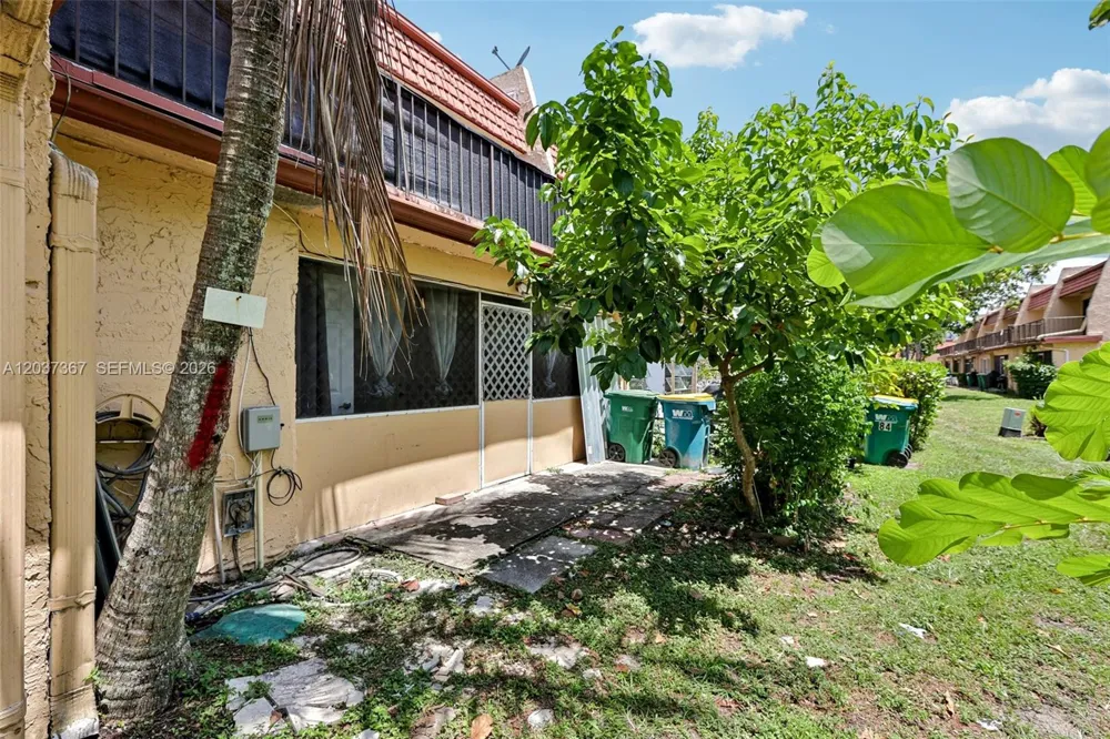 86 Ann Lee Ln Tamarac, FL 33319