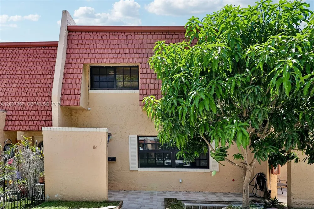 86 Ann Lee Ln Tamarac, FL 33319