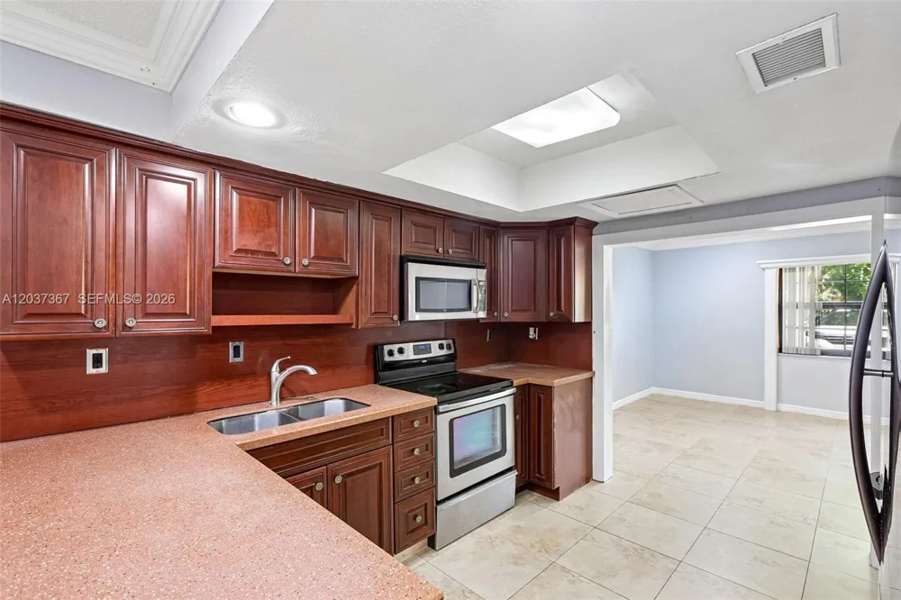 86 Ann Lee Ln Tamarac, FL 33319