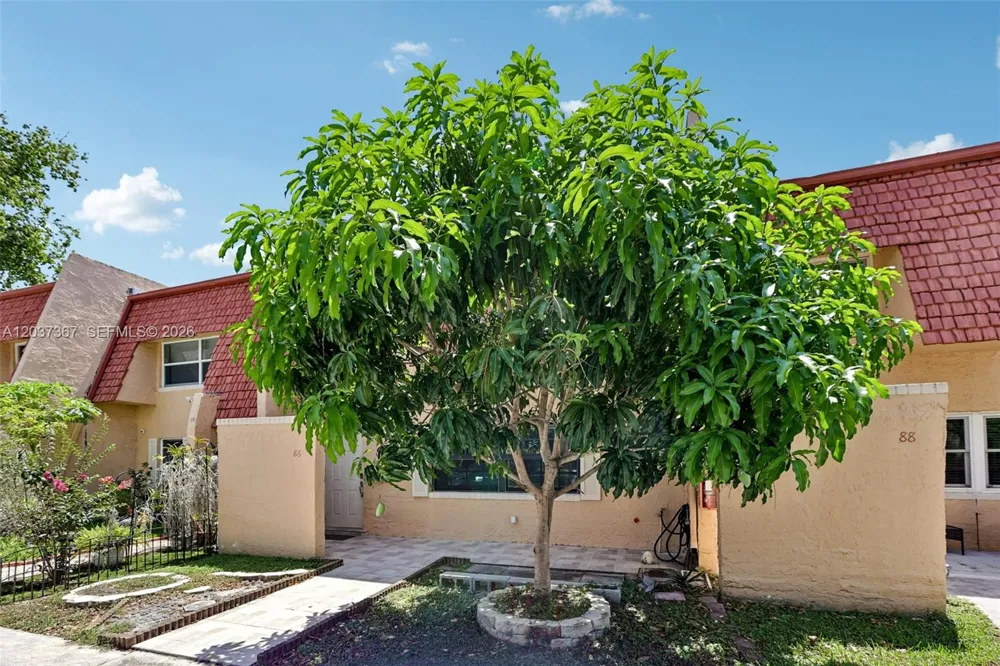 86 Ann Lee Ln Tamarac, FL 33319