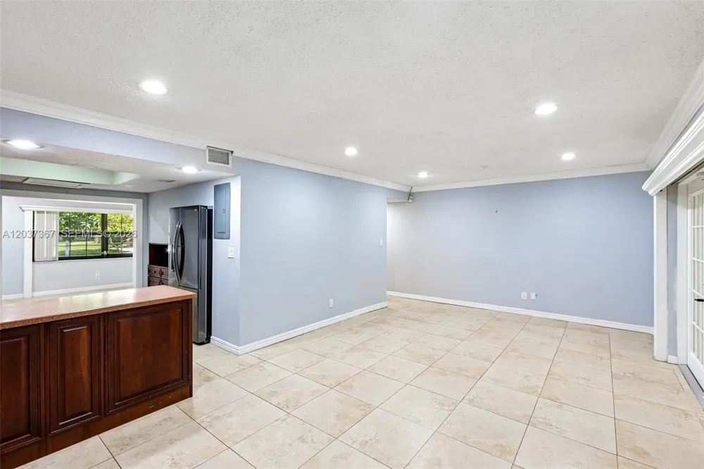 86 Ann Lee Ln Tamarac, FL 33319