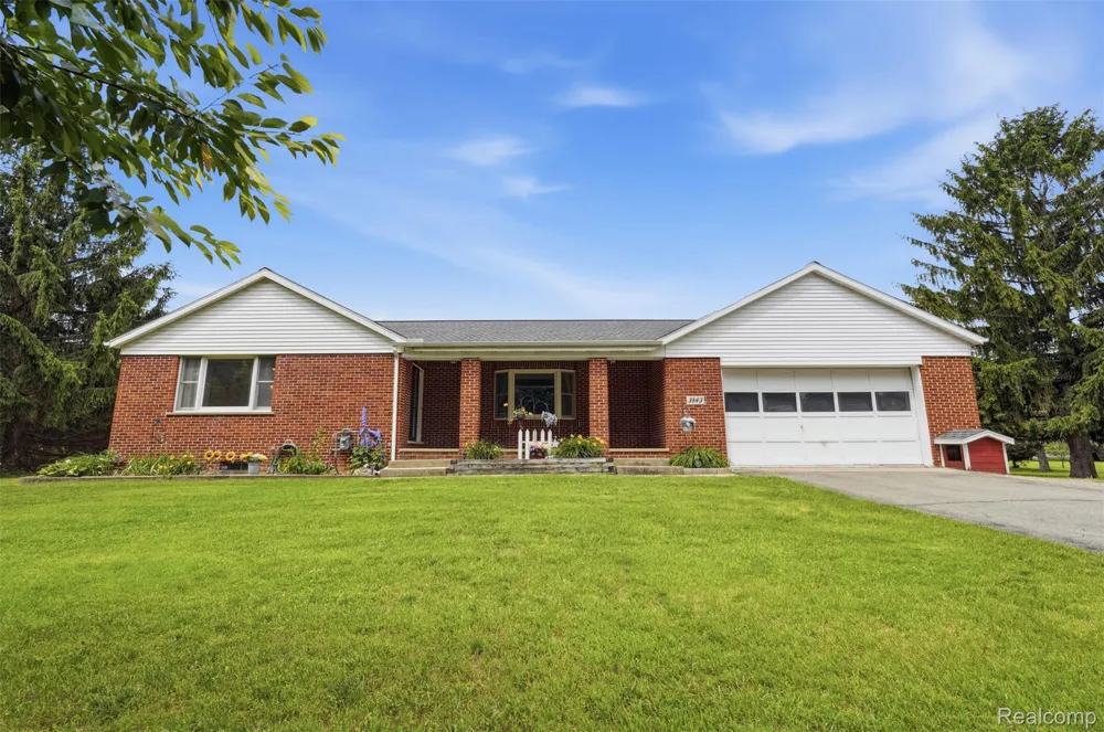 3843 Hooker Road Hamburg Township, MI 48169