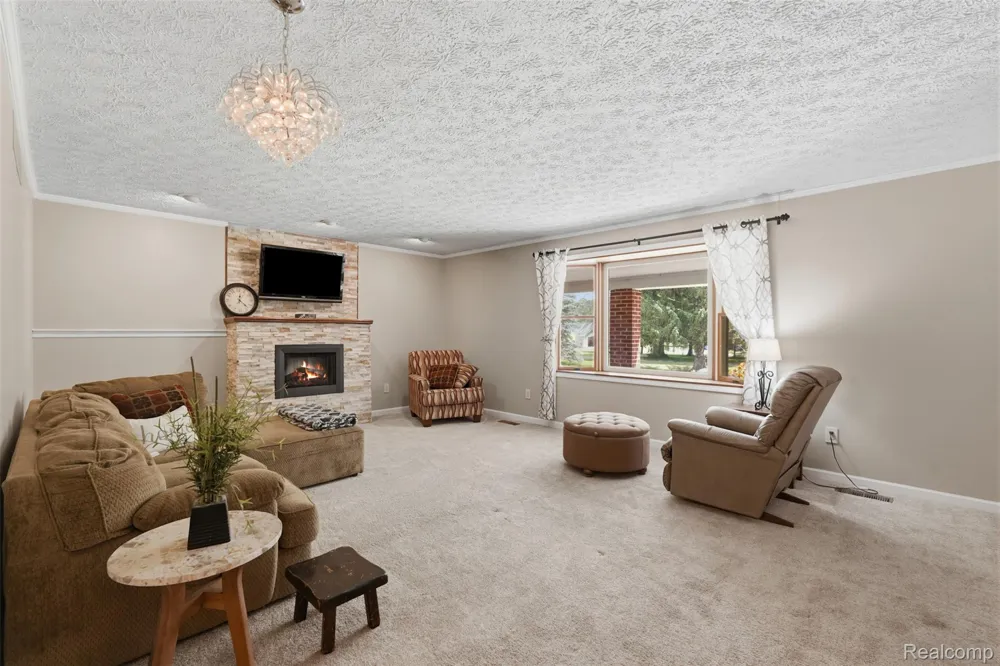 3843 Hooker Road Hamburg Township, MI 48169