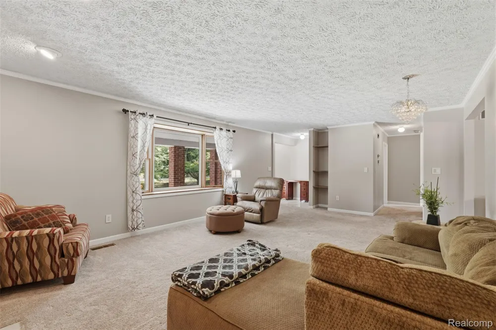3843 Hooker Road Hamburg Township, MI 48169