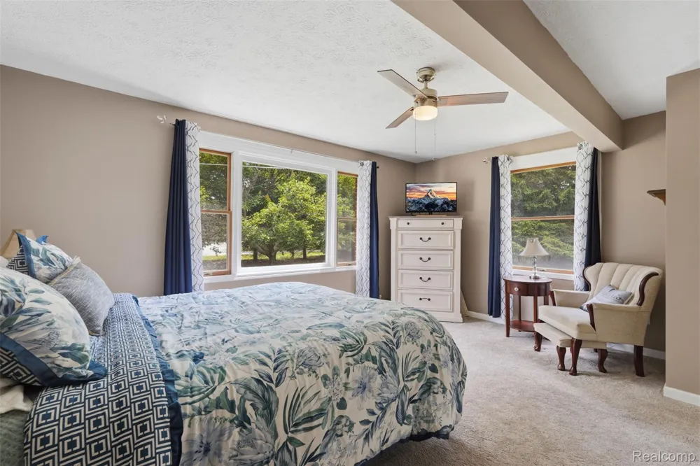 3843 Hooker Road Hamburg Township, MI 48169