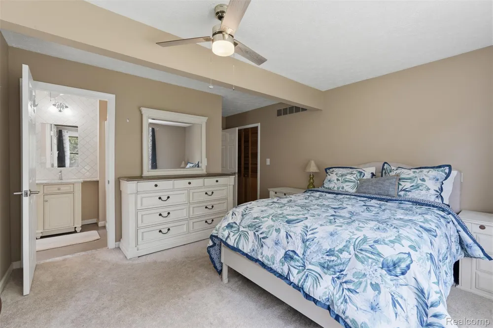 3843 Hooker Road Hamburg Township, MI 48169