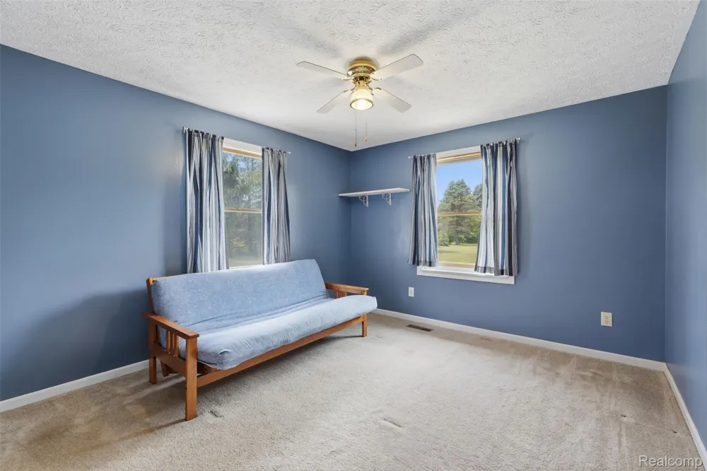 3843 Hooker Road Hamburg Township, MI 48169