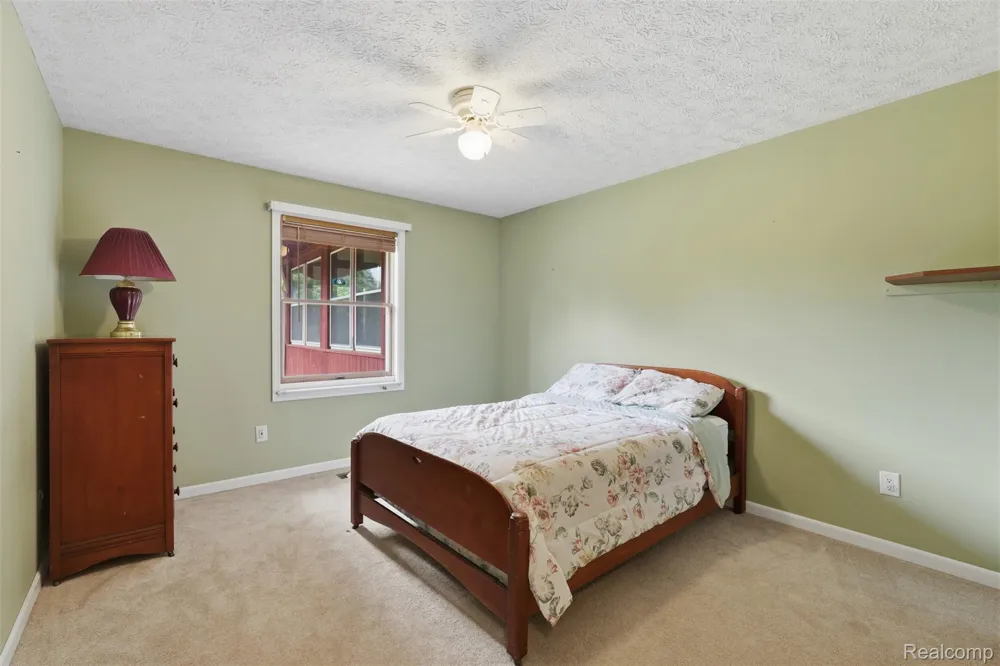3843 Hooker Road Hamburg Township, MI 48169