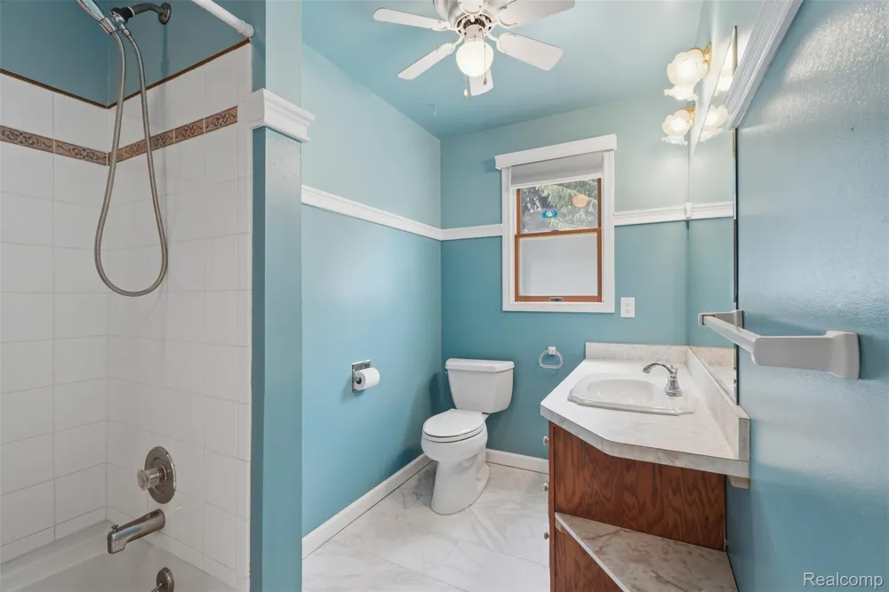 3843 Hooker Road Hamburg Township, MI 48169