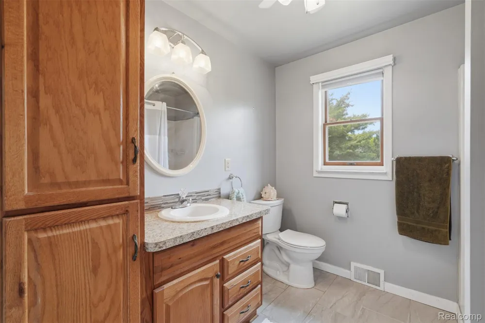 3843 Hooker Road Hamburg Township, MI 48169