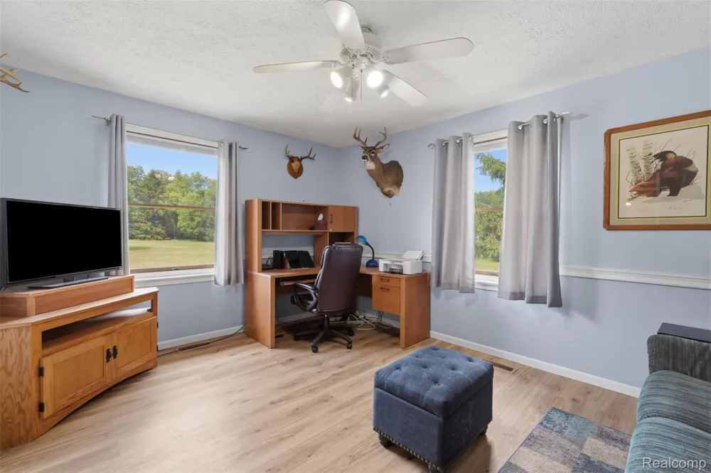 3843 Hooker Road Hamburg Township, MI 48169