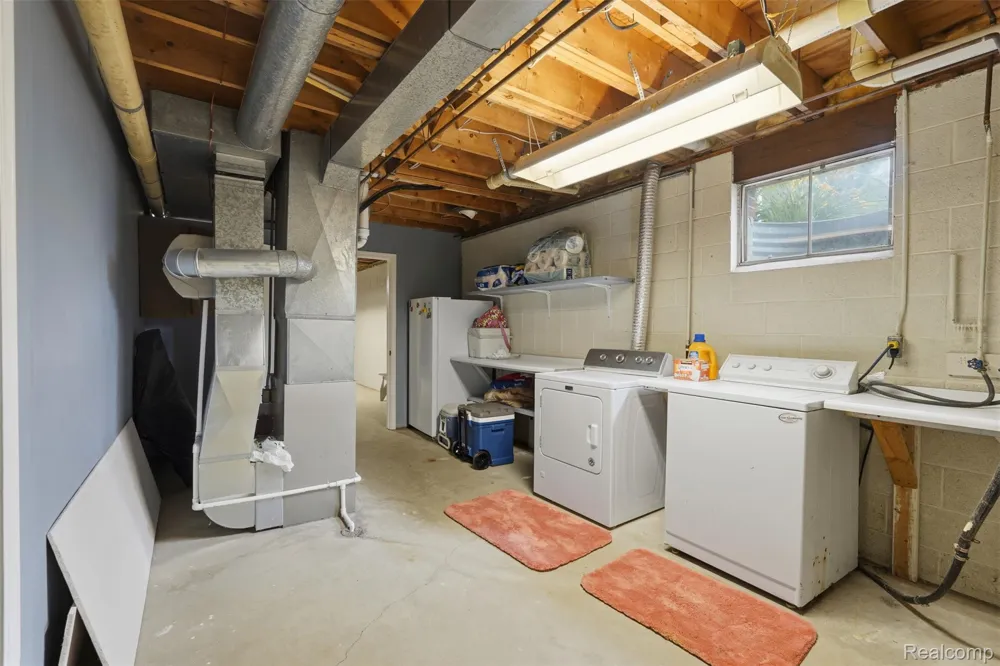 3843 Hooker Road Hamburg Township, MI 48169