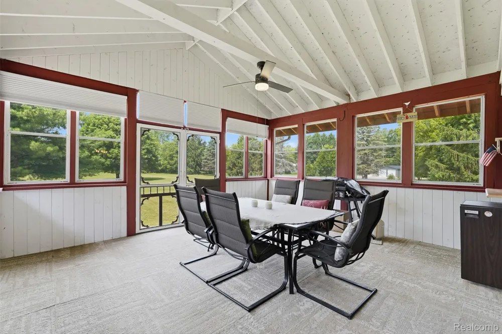 3843 Hooker Road Hamburg Township, MI 48169